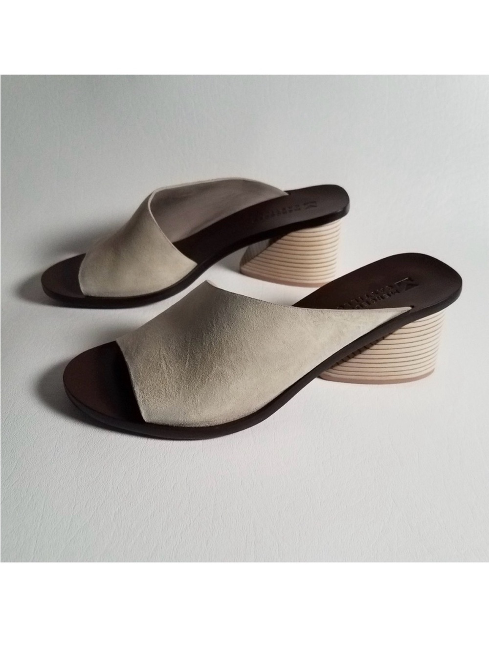 Mercedes Castillo Suede Izar block Sandals